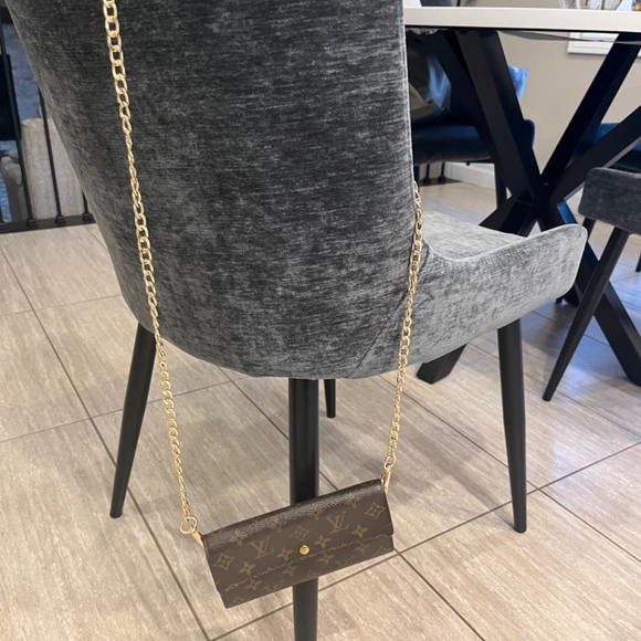 Authentic Louis Vuitton Long wallet with chain - Picture 9 of 9